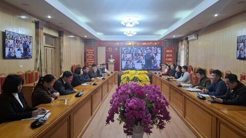 Đảng viên Chi bộ Sở Dân tộc và Tôn giáo tham gia học tập Nghị quyết tại Hội nghị toàn quốc nghiên cứu, học tập, quán triệt và triển khai thực hiện Nghị quyết Đại hội XIV của Đảng