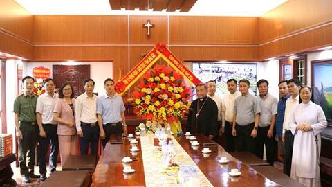 Đoàn công tác của tỉnh Lạng Sơn thăm, chúc mừng tổ chức, chức sắc, chức việc Công giáo, Tin lành nhân dịp Lễ phục sinh năm 2026