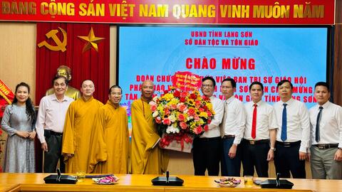 Đoàn chức sắc, chức việc Ban Trị sự Giáo hội Phật giáo Việt Nam tỉnh Lạng Sơn đến chúc mừng tân Giám đốc Sở Dân tộc và Tôn giáo tỉnh Lạng Sơn