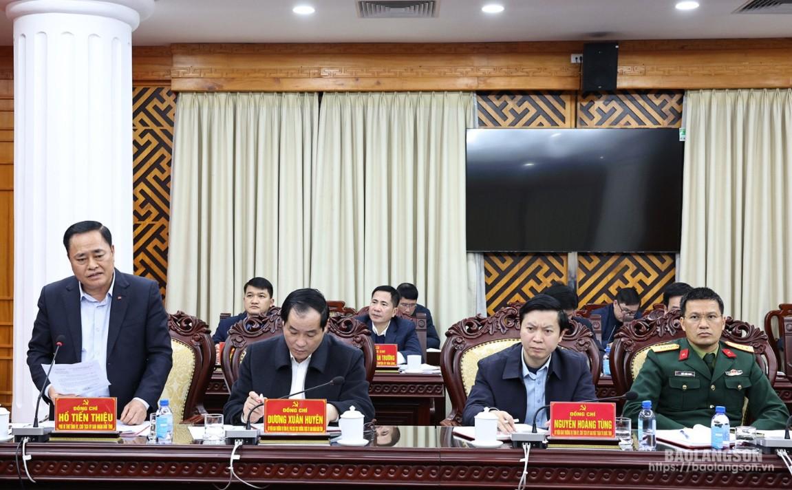 Đồng chí Hồ Tiến Thiệu, Phó Bí thư Tỉnh ủy, Chủ tịch UBND tỉnh, Phó Trưởng Ban Chỉ đạo phát biểu trao đổi, thảo luận tại hội nghị