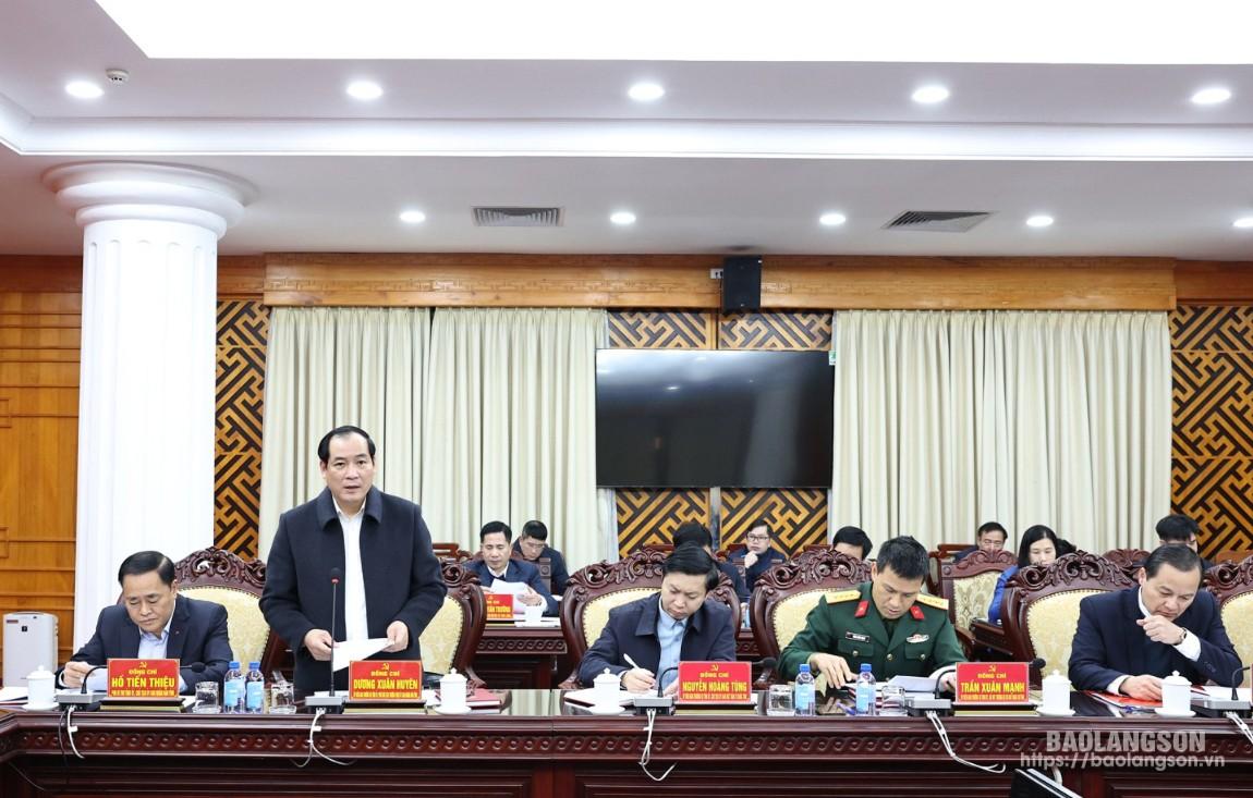 Lãnh đạo UBND tỉnh báo cáo công tác triển khai xóa nhà tạm, nhà dột nát và phát triển nhà ở xã hội trên địa bàn tỉnh