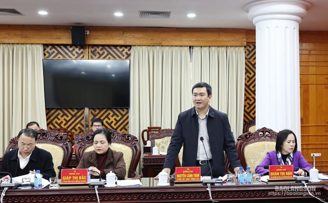 Đồng chí Nguyễn Cảnh Toàn, Phó Bí thư Tỉnh ủy phát biểu tại hội nghị