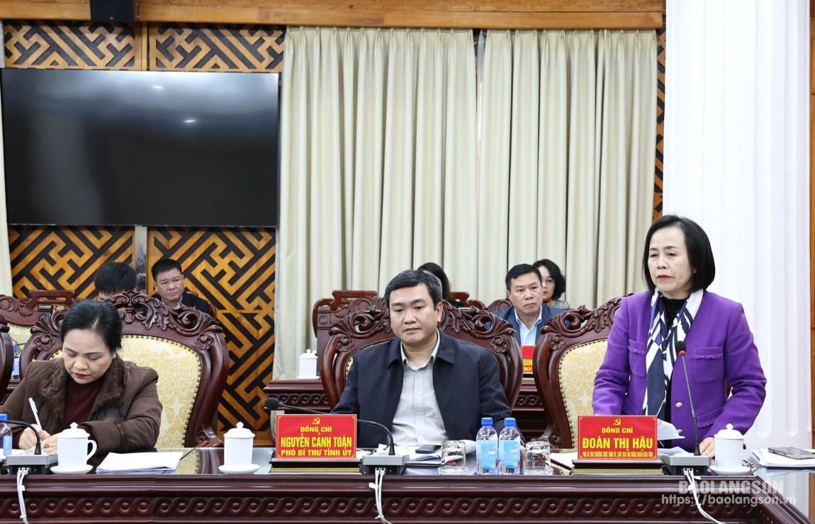 Đồng chí Đoàn Thị Hậu, Phó Bí thư Thường trực Tỉnh ủy, Chủ tịch HĐND tỉnh phát biểu tại hội nghị