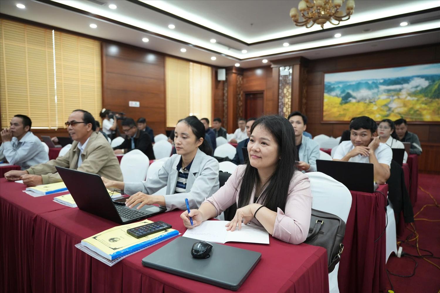 Các đại biểu tham dự lớp học