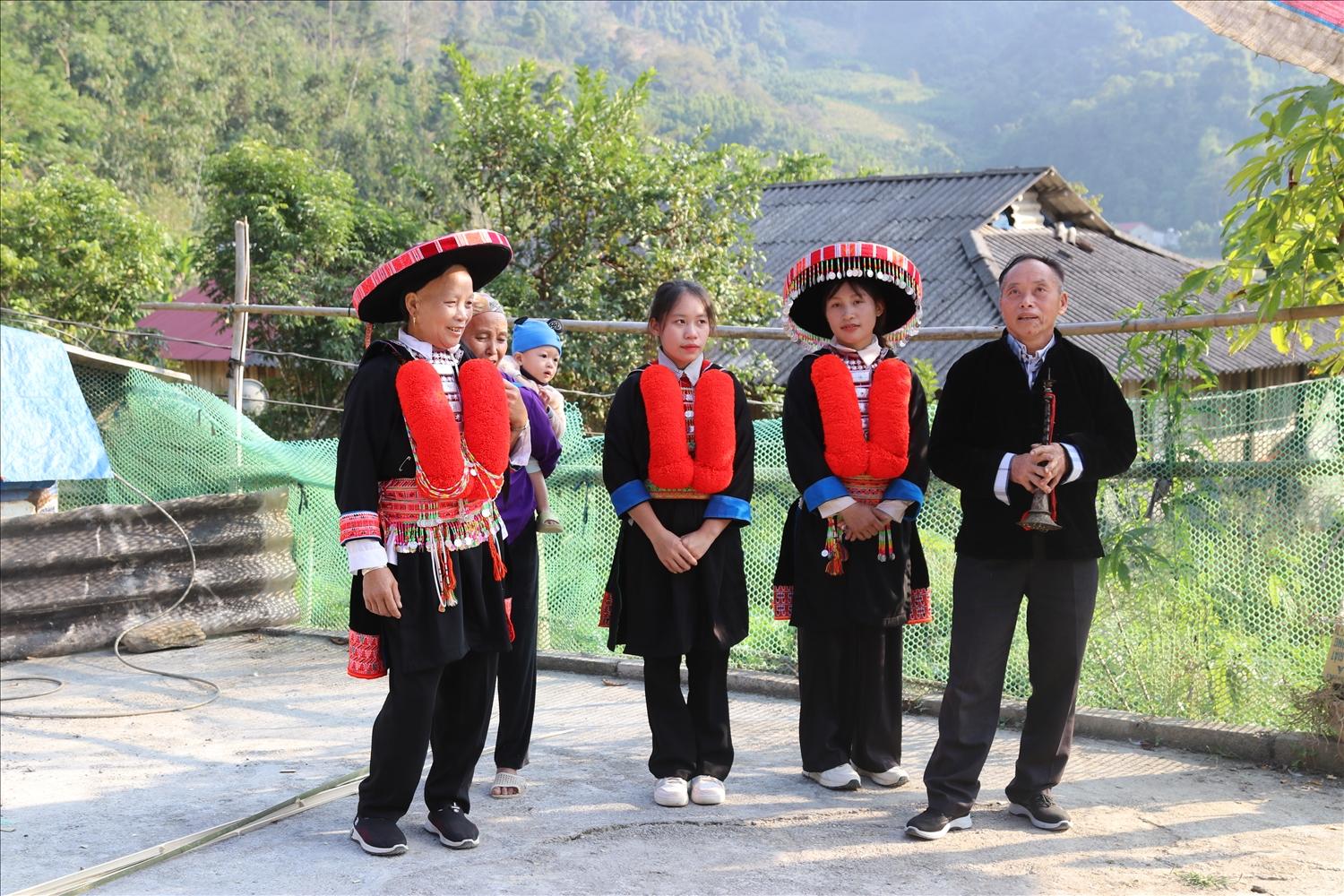 Lạng Sơn có trên 50 CLB dân ca và xây dựng nhiều tour, tuyến gắn với hoạt động của đội văn nghệ tại các điểm du lịch, thu hút du khách đến với Lạng Sơn