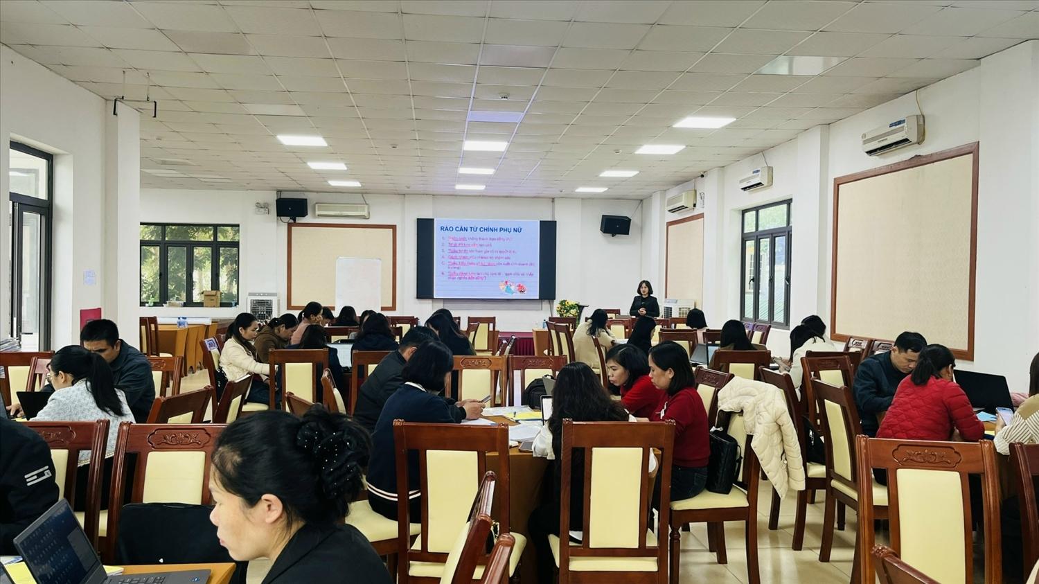 Các đại biểu tham dự lớp tập huấn Các đại biểu tham dự lớp tập huấn