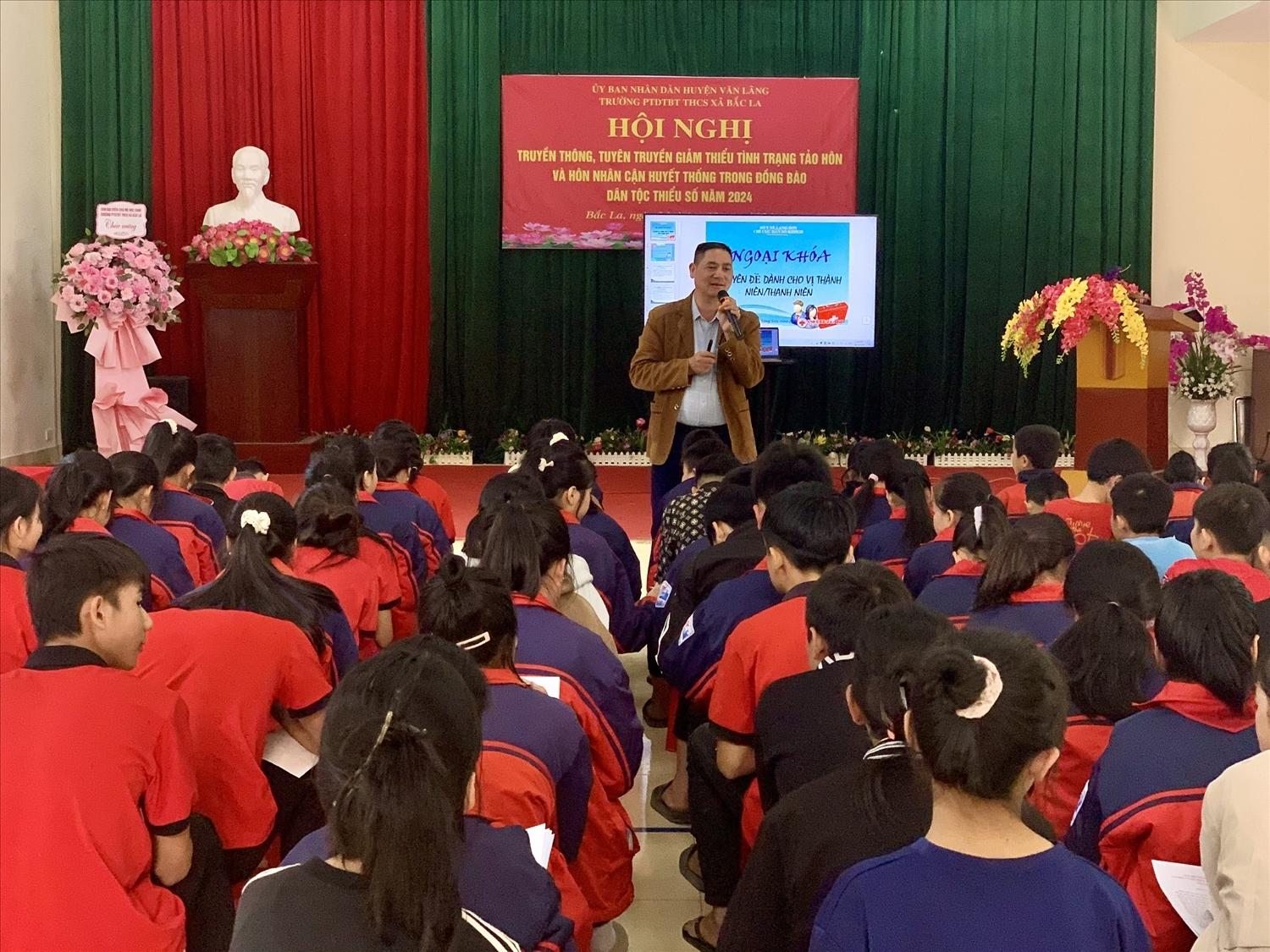 Công tác tuyên truyền, phổ biến, giáo dục pháp luật trong trường học cũng được chú trọng Công tác tuyên truyền, phổ biến, giáo dục pháp luật trong trường học cũng được chú trọng