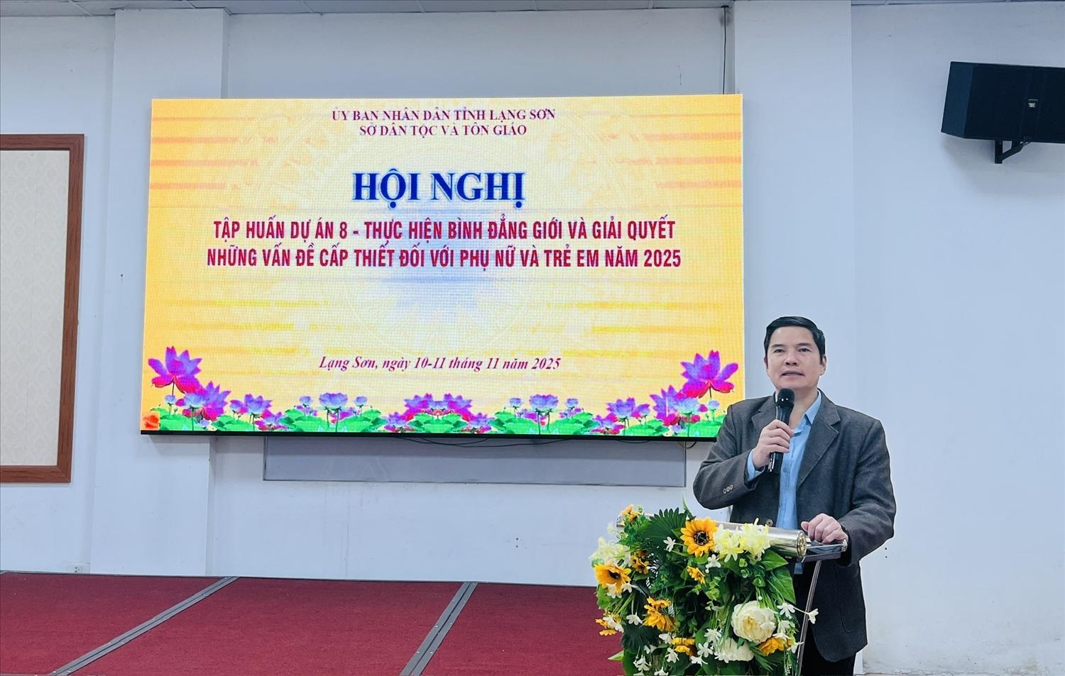 Ông Lâm Văn Viên, Phó Giám đốc Sở Dân tộc và Tôn giáo Lạng Sơn phát biểu tại buổi tập huấn Ông Lâm Văn Viên, Phó Giám đốc Sở Dân tộc và Tôn giáo Lạng Sơn phát biểu tại buổi tập huấn