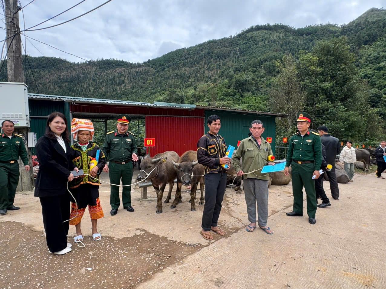 Đoàn Kinh tế-Quốc phòng 338 đã phối hợp với cấp ủy, chính quyền các địa phương tổ chức bàn giao 80 con trâu, 60 bò giống sinh sản tặng đồng bào các DTTS thuộc diện diện hộ nghèo, cận nghèo tại 3 xã Ba Sơn, Mẫu Sơn, Công Sơn Đoàn Kinh tế-Quốc phòng 338 đã phối hợp với cấp ủy, chính quyền các địa phương tổ chức bàn giao 80 con trâu, 60 bò giống sinh sản tặng đồng bào các DTTS thuộc diện diện hộ nghèo, cận nghèo tại 3 xã Ba Sơn, Mẫu Sơn, Công Sơn